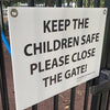 close gate sign to keep children safe